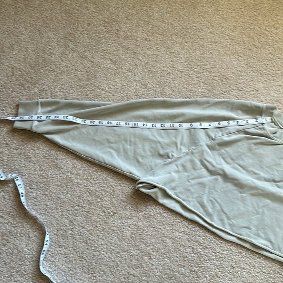 ALO Double Take Crewneck Cropped Shirt - Picture 4 of 9